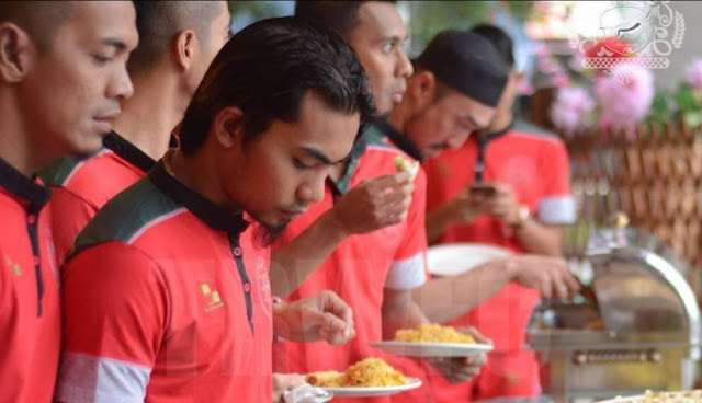 Khairul Izuan Muatnaik Status Sedih Di Instagram, Isu Gaji Tertunggak!